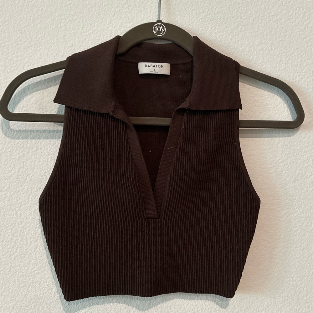 Aritzia Babaton cropped rib knit collared crop top